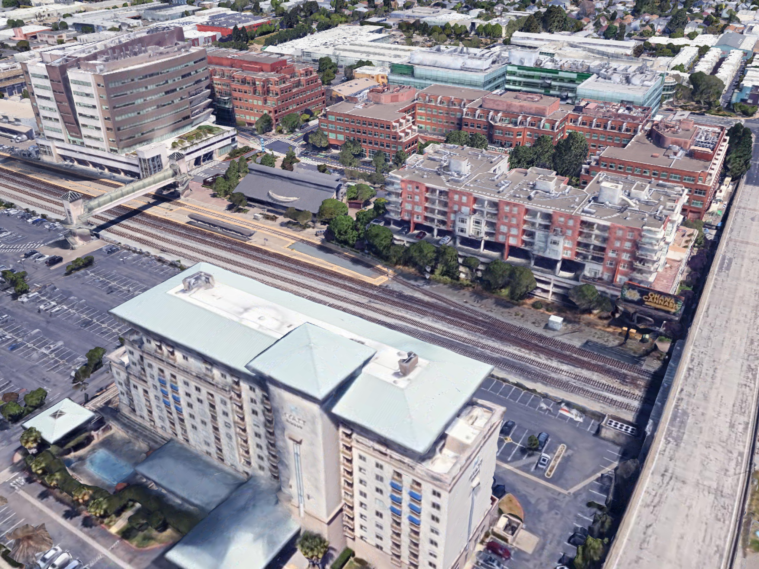 Aerial view of the EMERYVILLE SolarPorts installation