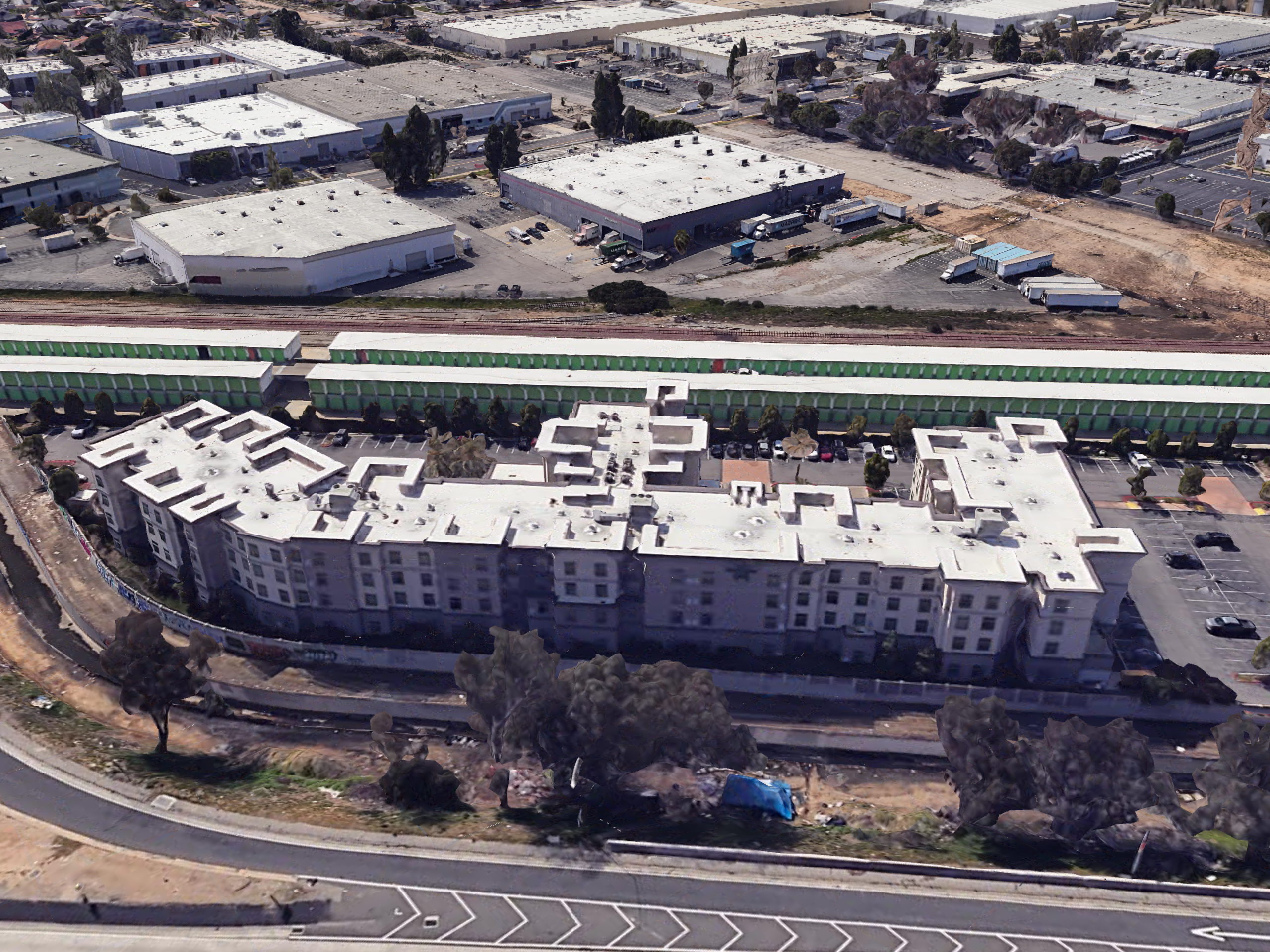 Aerial view of the REDONDO BEACH SolarPorts installation
